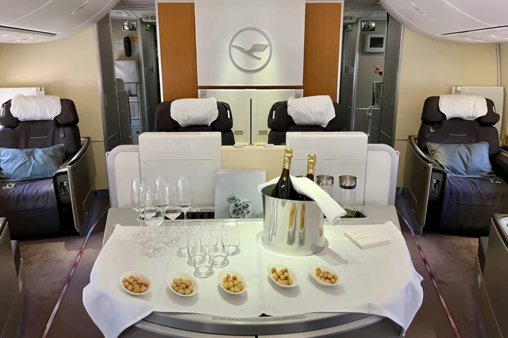 Lufthansa first class con Avianca LifeMiles y Revolut