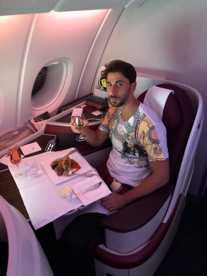 Giacomo volando en First Class con billetes reservados con Avios y millas